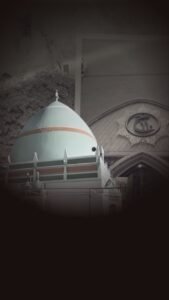 Menara Masjid Nabawi bersejarah, fokus arsitektur yang mempesona dan keindahan spiritual di Madinah.